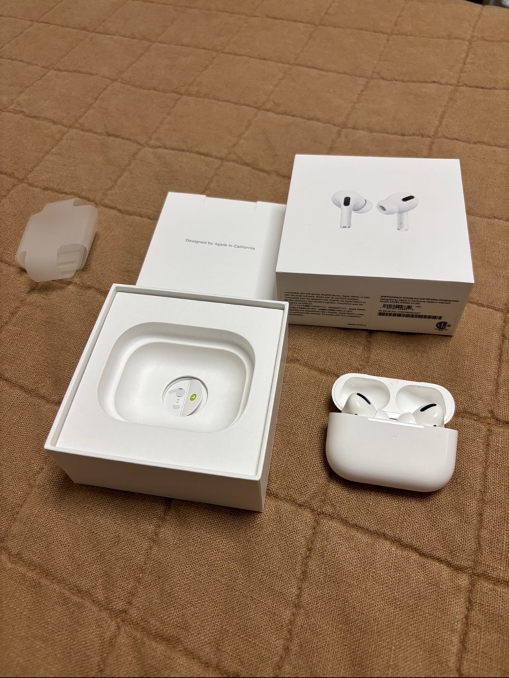 Apple AirPods Pro Earbuds in White with Charging Case